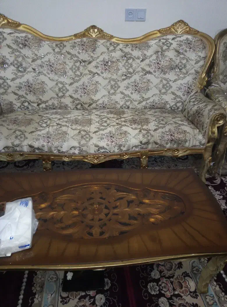 مبلمان سلطنتی ۹نفره  با میز عسلی|مبلمان خانگی و میز عسلی|مشهد, حضرت حجت|دیوار