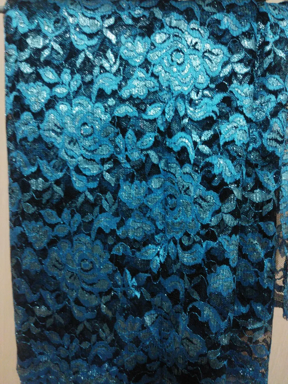 پارچه مجلسی عالی و خوش رنگ چهار مترو نیم|لباس|رضوانشهر, |دیوار