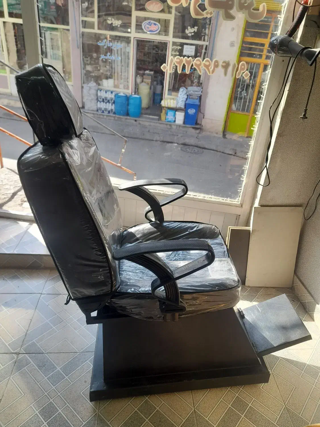 صندلی اصلاح|آرایشگاه و سالن‌های زیبایی|اردبیل, |دیوار