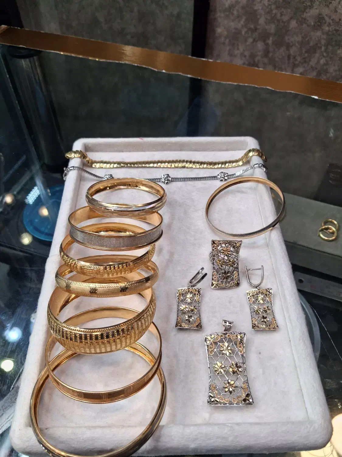 فروش طلای تمیز با 1/۵درصد بالای تابلو در طلا فروشی|جواهرات|تهران, هفده شهریور|دیوار