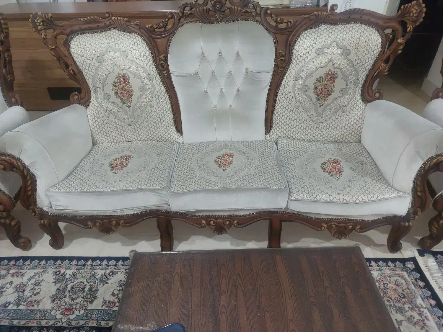 مبلمان شیک سلطنتی در حد نو|مبلمان خانگی و میز عسلی|صدرا-فارس, فاز ۱|دیوار