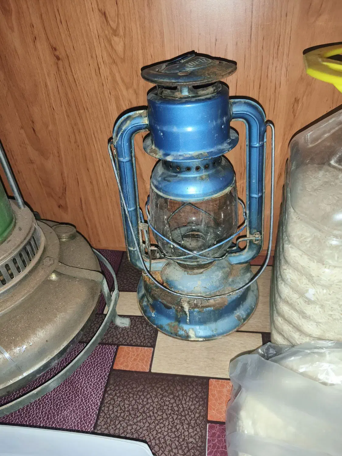 والرنفتی وچراغ دستی قدیمی|کلکسیون اشیاء عتیقه|جوین, |دیوار