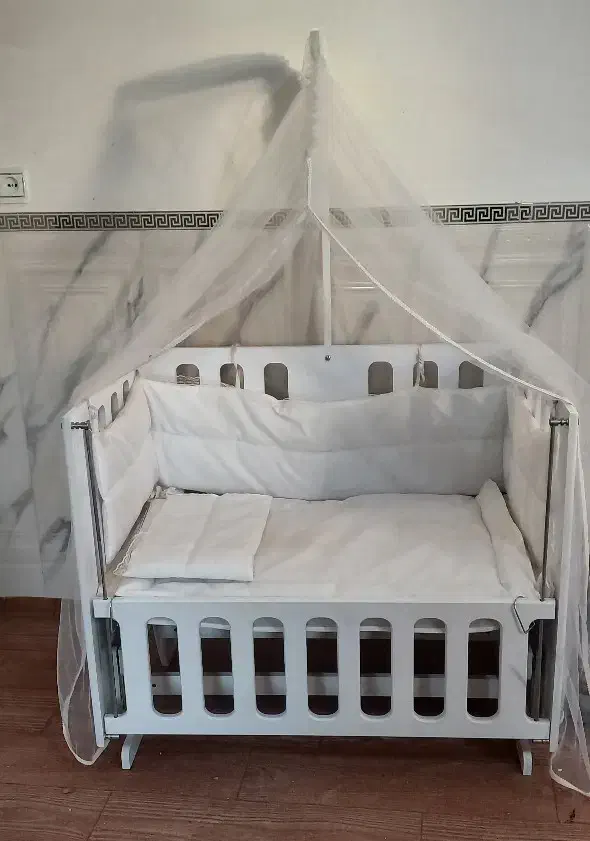 تخت کنار مادر|تشک تختخواب|سراب, |دیوار