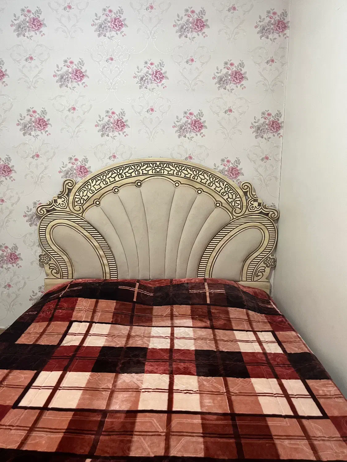 تخت دو نفره همراه تشک|تخت و سرویس خواب|گرمدره, |دیوار