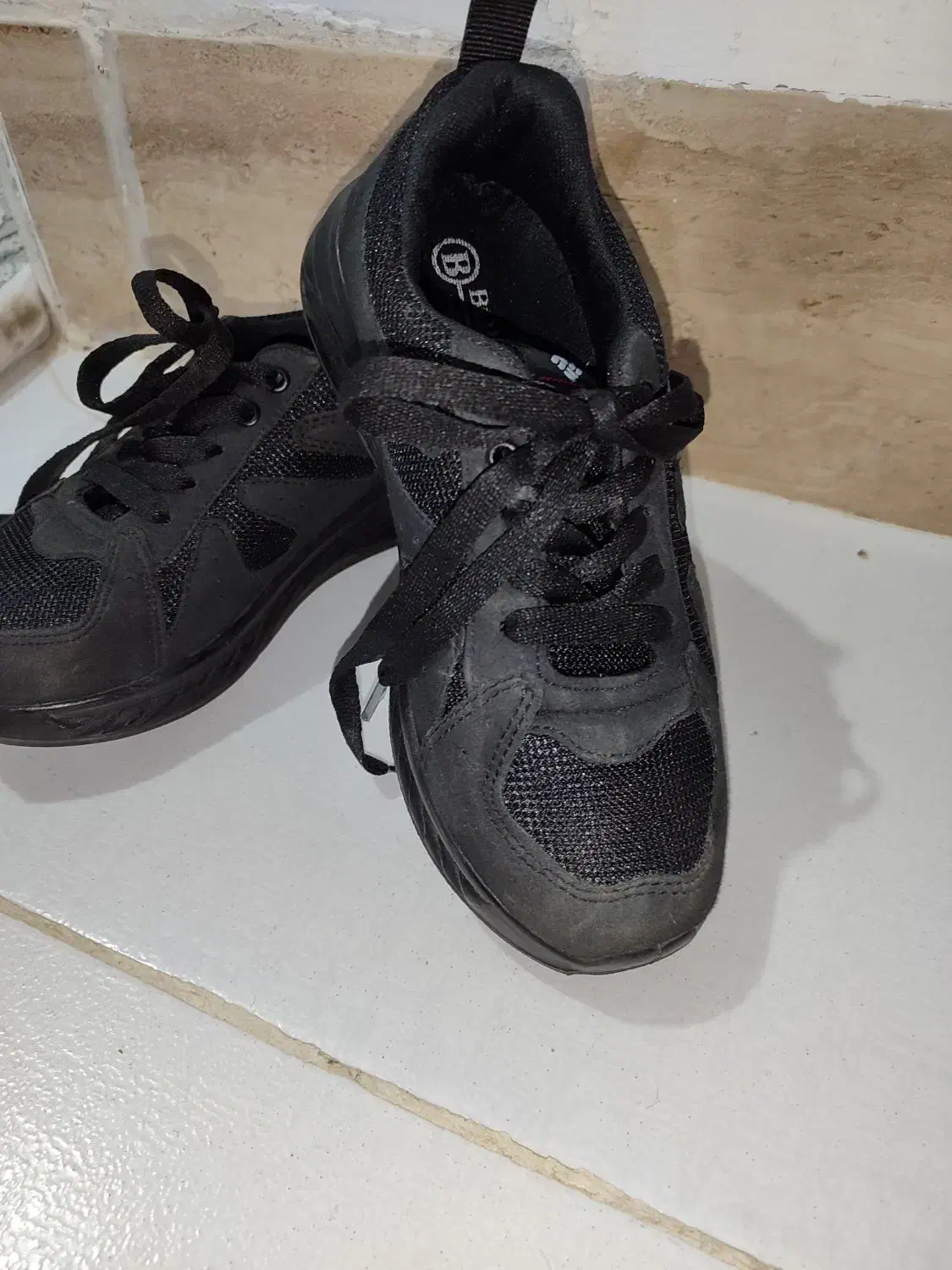 کتونی تمیز|کیف، کفش، کمربند|اسفراین, |دیوار