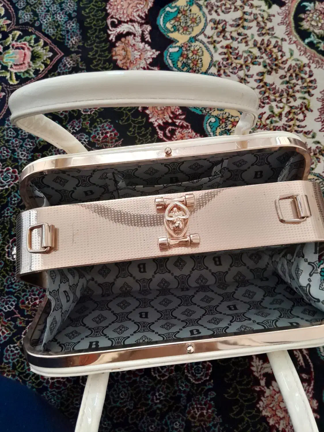 مجلسی|کیف، کفش، کمربند|خرم‌آباد, |دیوار