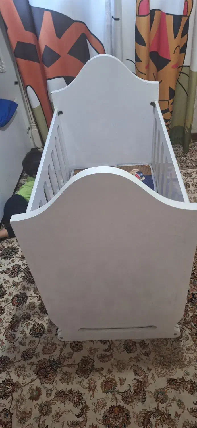 تخت خواب گهواره ای به همراه تشک|تخت و صندلی بچه|ری, فیروزآبادی|دیوار