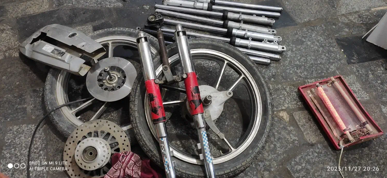 یک سری وسایل موتورسیکلت|قطعات یدکی و لوازم جانبی|همدان, |دیوار