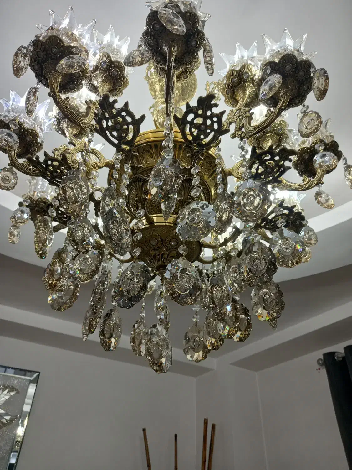 لوستر برنجی|لوستر و چراغ آویز|گلستان (تهران), |دیوار