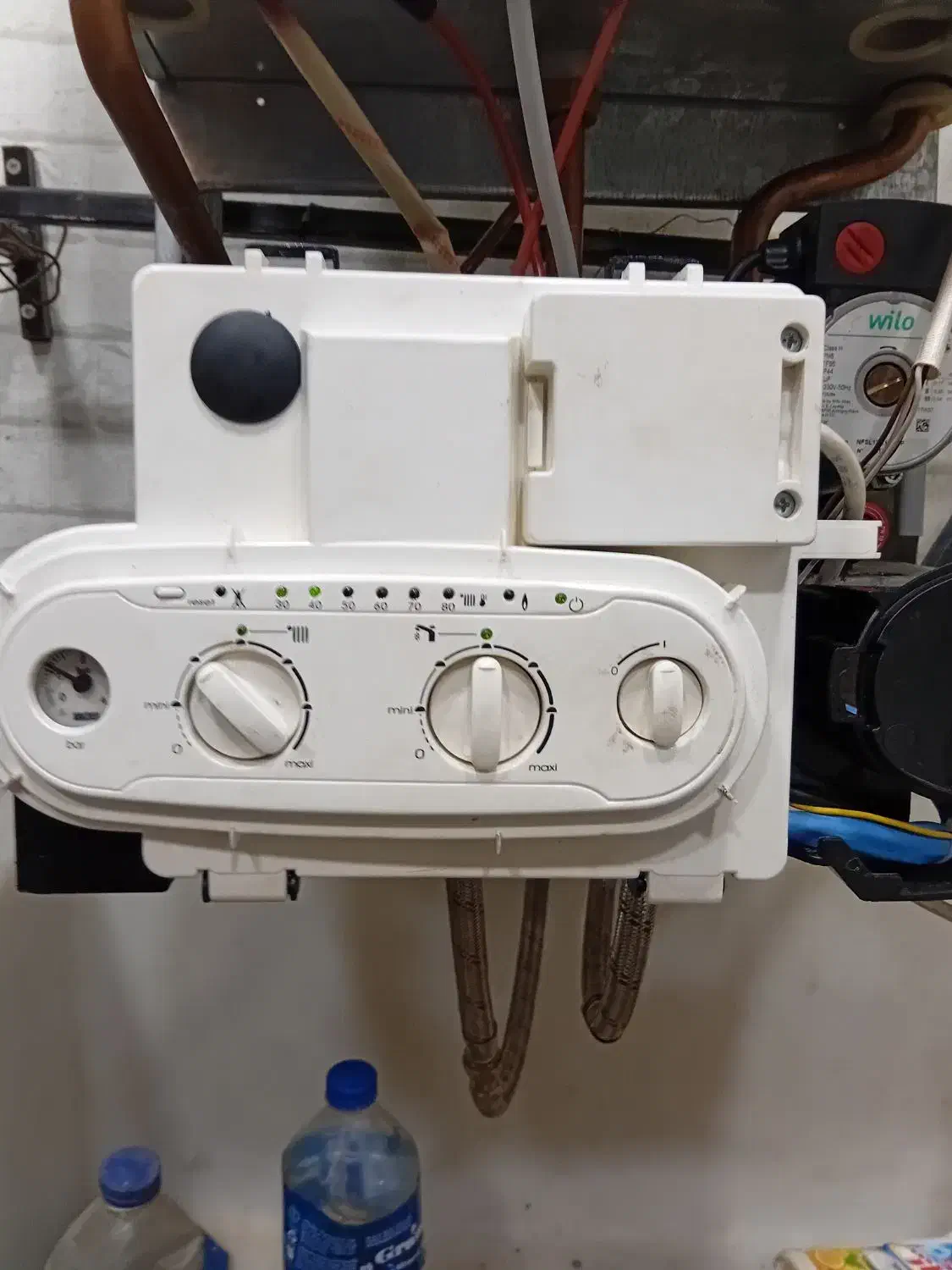 تعمیر سرویس نصب انواع پکیج دیواری(ابگرمکن-)|خدمات پیشه و مهارت|بندر انزلی, جهانگانی|دیوار