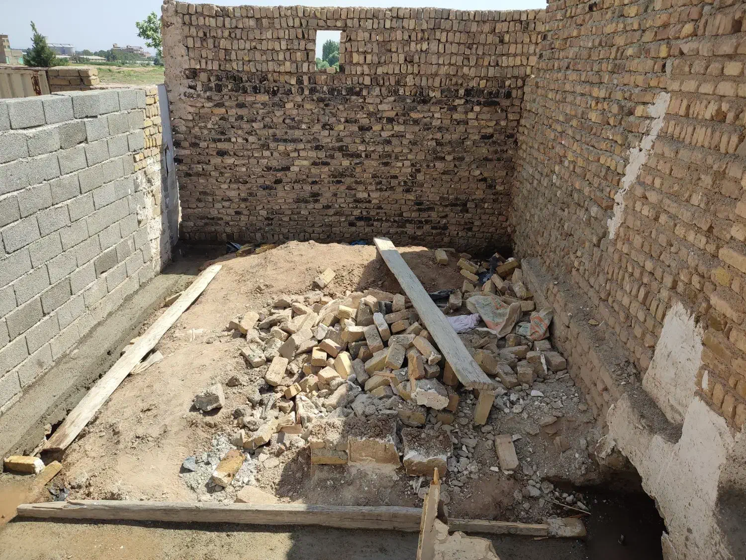 کاشیکار متری و کارگر ساده روز مزدی|استخدام معماری، عمران و ساختمانی|هشتگرد, شهرک بعثت|دیوار