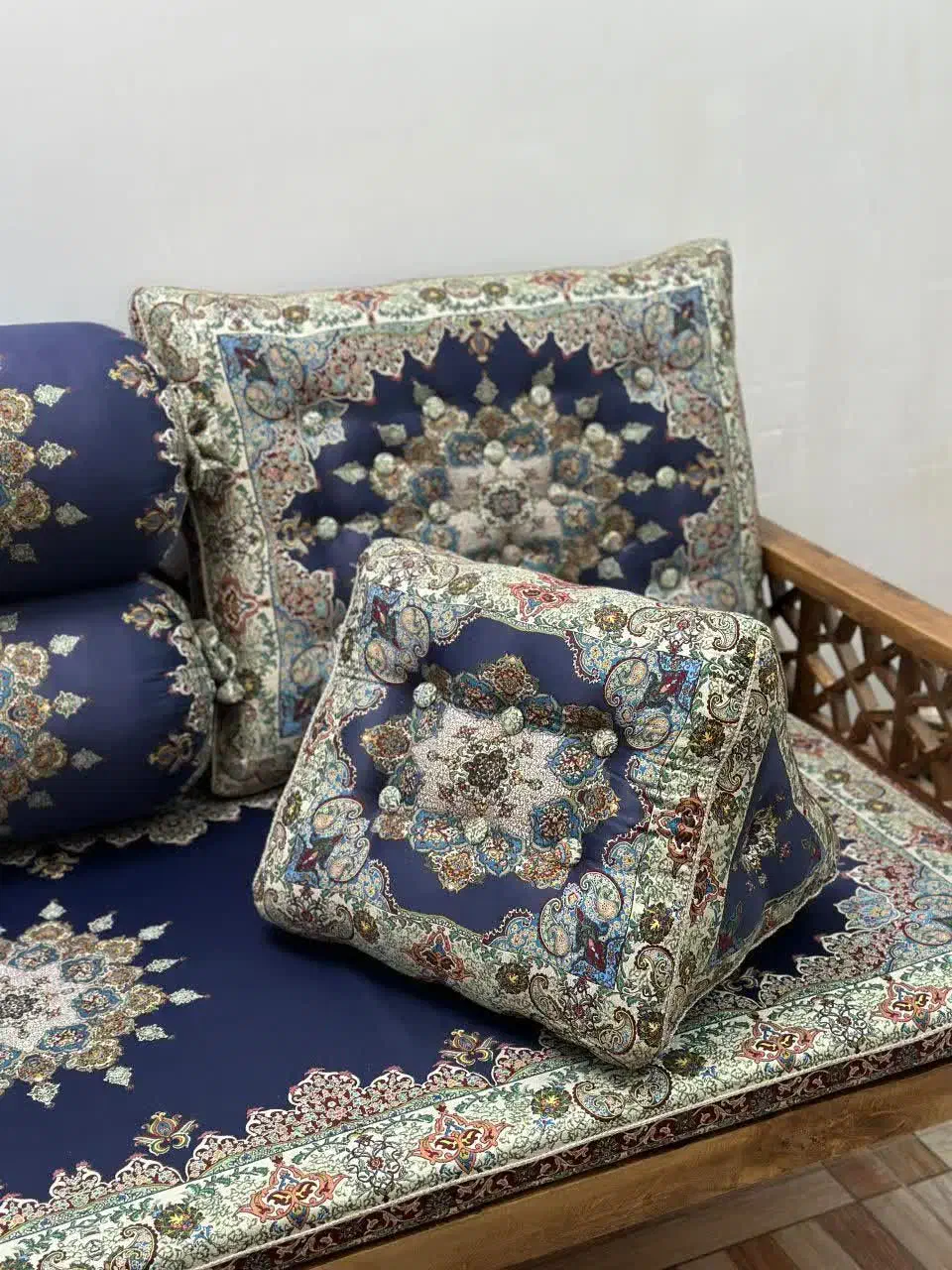 سرویس سنتی پشتی شاهنشین طرح نیلوفر و جاجیم|پشتی|تهران, هرندی|دیوار