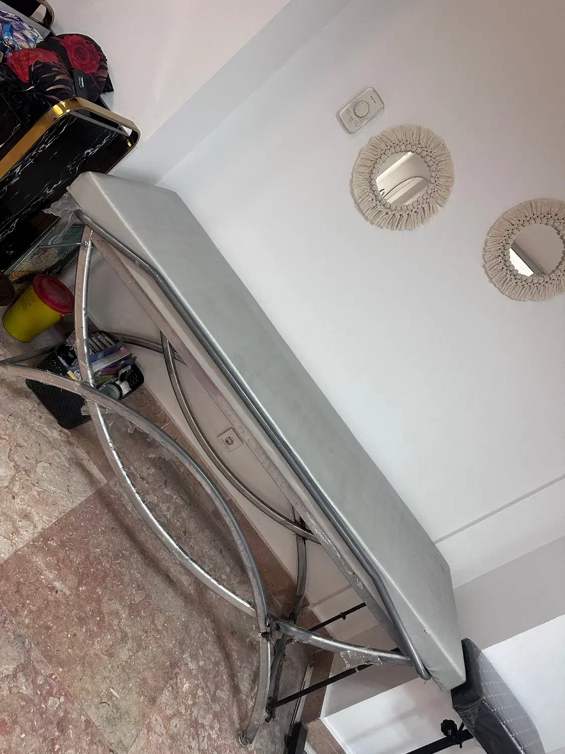 تخت آرایشگری|آرایشگاه و سالن‌های زیبایی|آمل, |دیوار