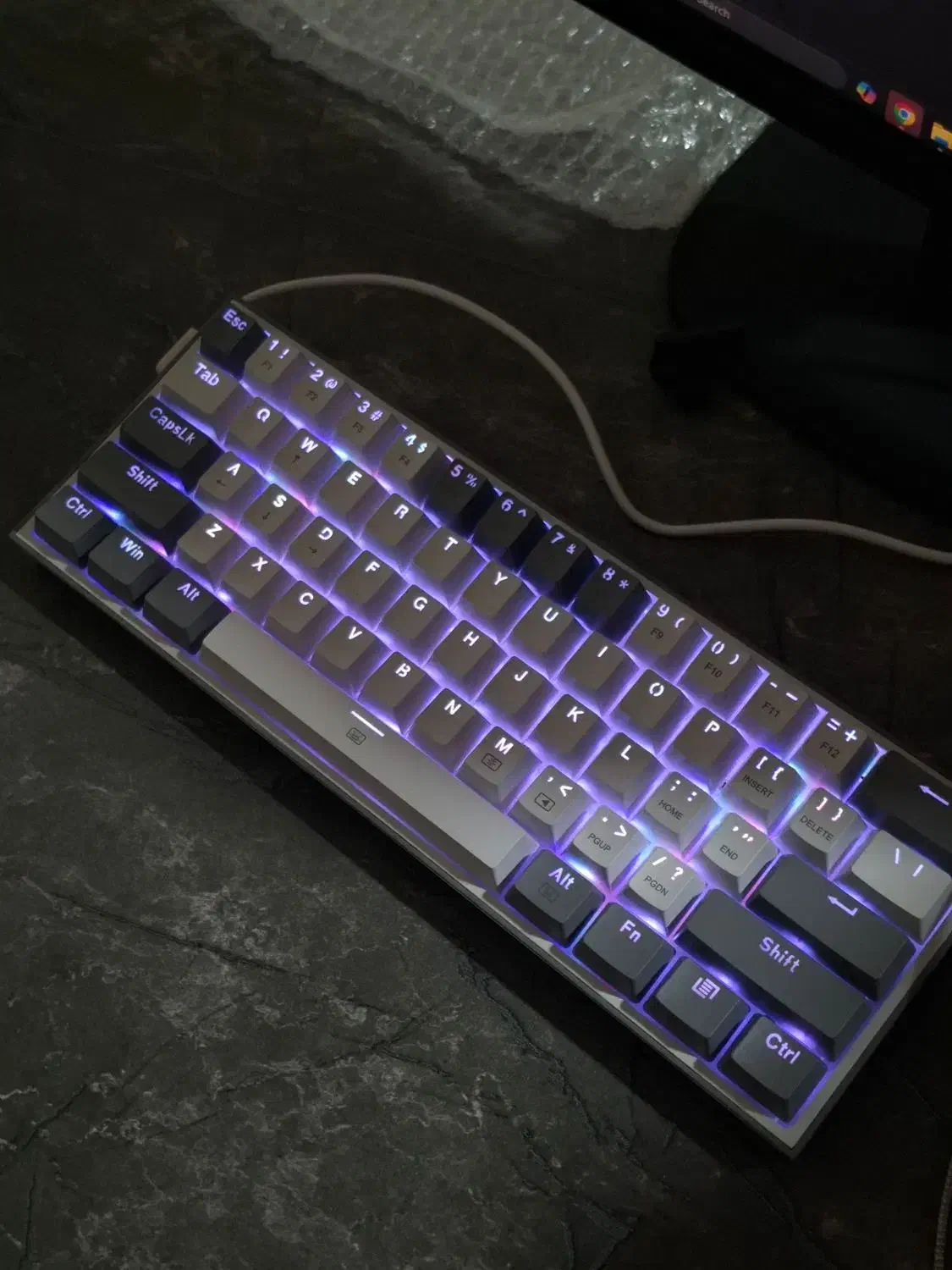 کیس گیمینگ و مانیتور|رایانه رومیزی|شیراز, ریشمک|دیوار