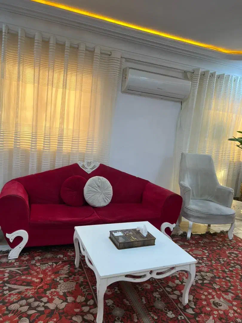 میز نهار خوری نیم ست پنج نفره جلو مبلی و دو عسلی|حراج|رشت, حمیدیان|دیوار