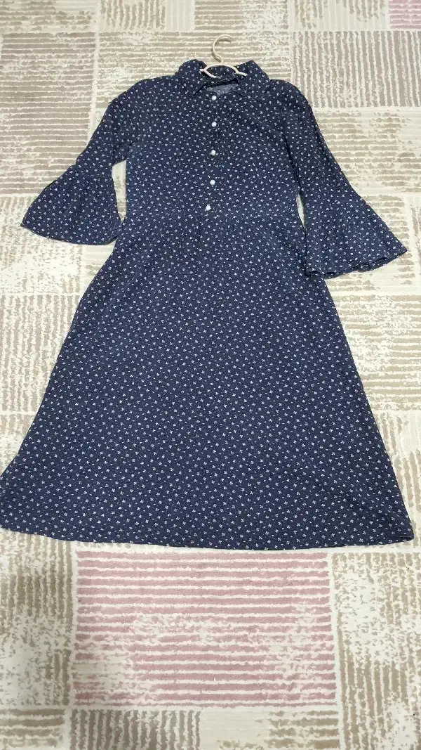 لباس پاییزه|لباس|مشکین‌دشت, |دیوار