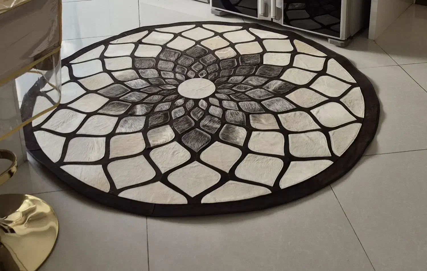 فرش دست دوز چرم و پوست طبیعی|فرش|تهران, شهران جنوبی|دیوار