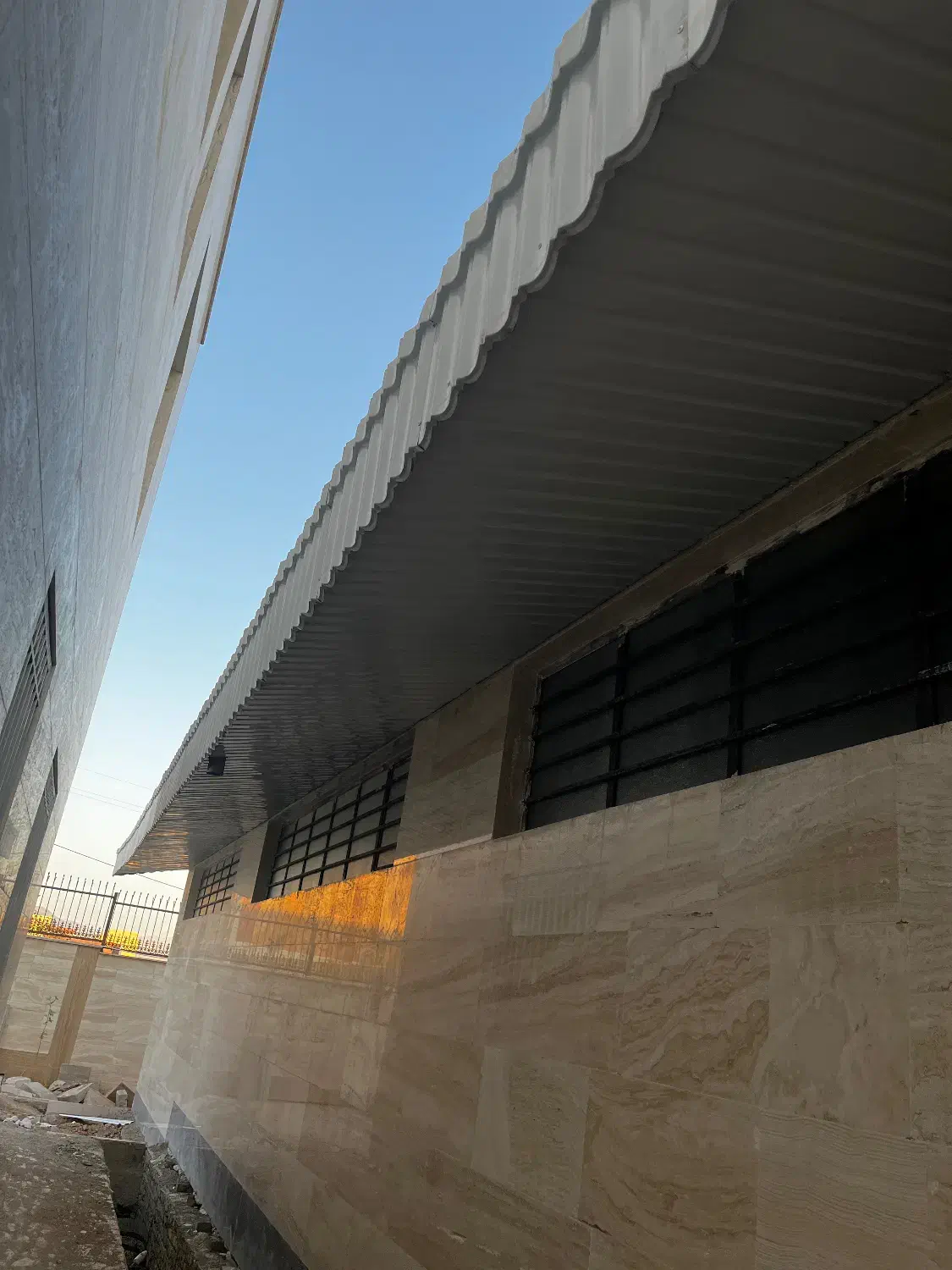 نصب سقف و شیروانی و ساندویچ پنل|خدمات پیشه و مهارت|سمنان, |دیوار