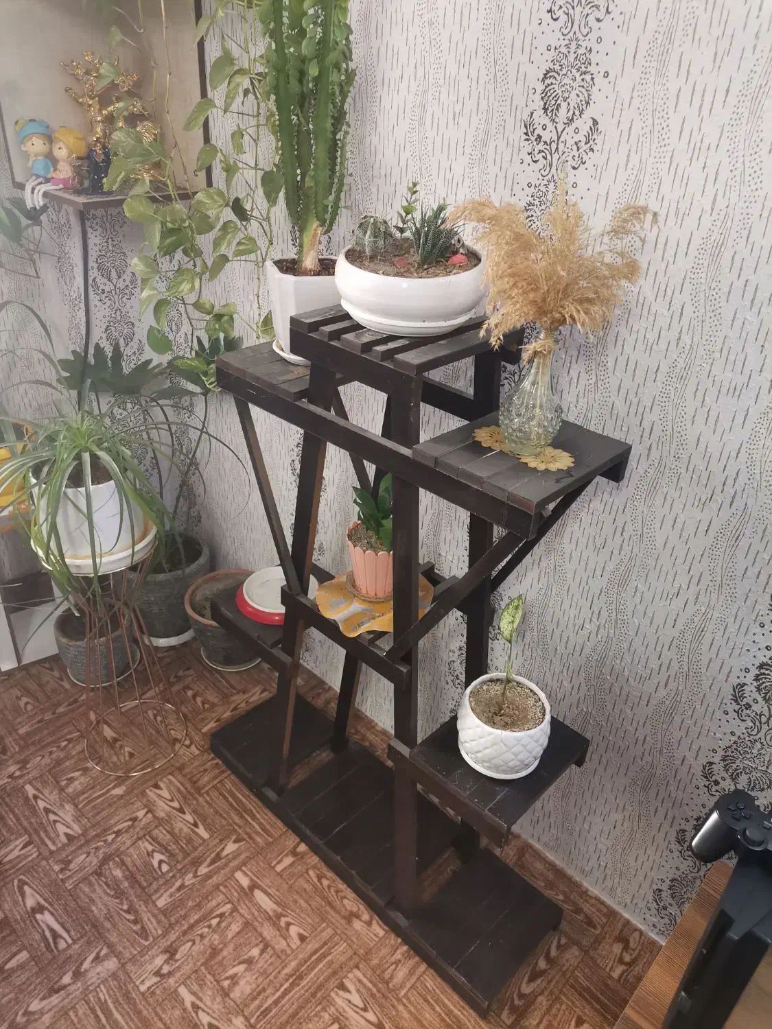 استند گل با تعدادی گل به فروش میرسد|گل و گیاه طبیعی|شیراز, منطقه هوایی شهید دوران|دیوار