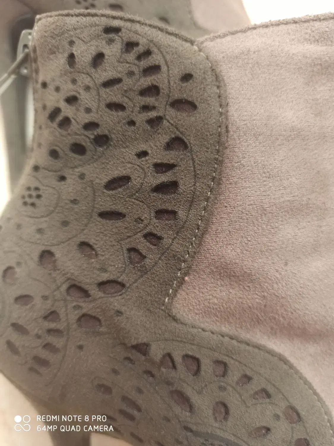 کفش|لباس|قشم, |دیوار