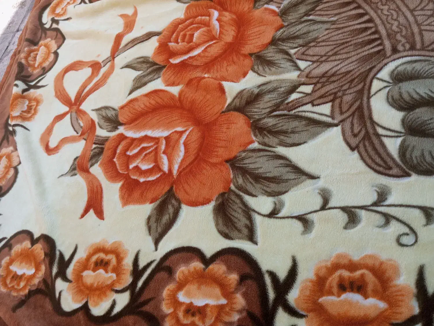 پتو مخملی قهوه ای|رختخواب، بالش، پتو|اهواز, زیتون کارگری|دیوار