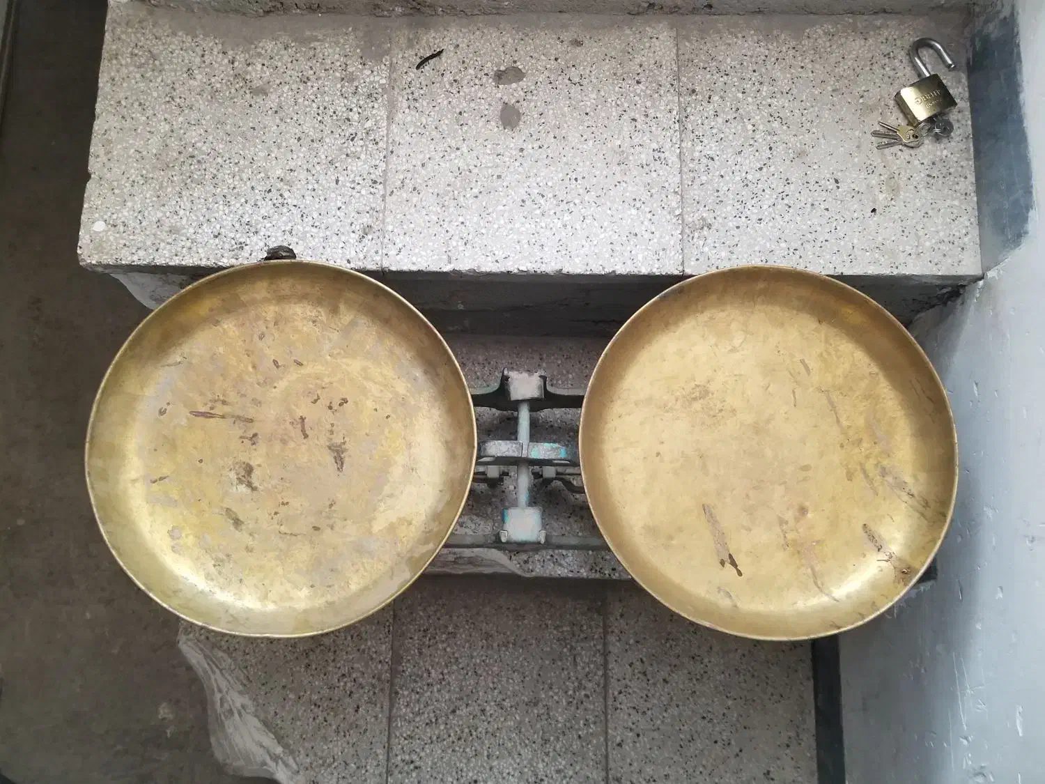 ترازو|کلکسیون اشیاء عتیقه|قوچان, |دیوار