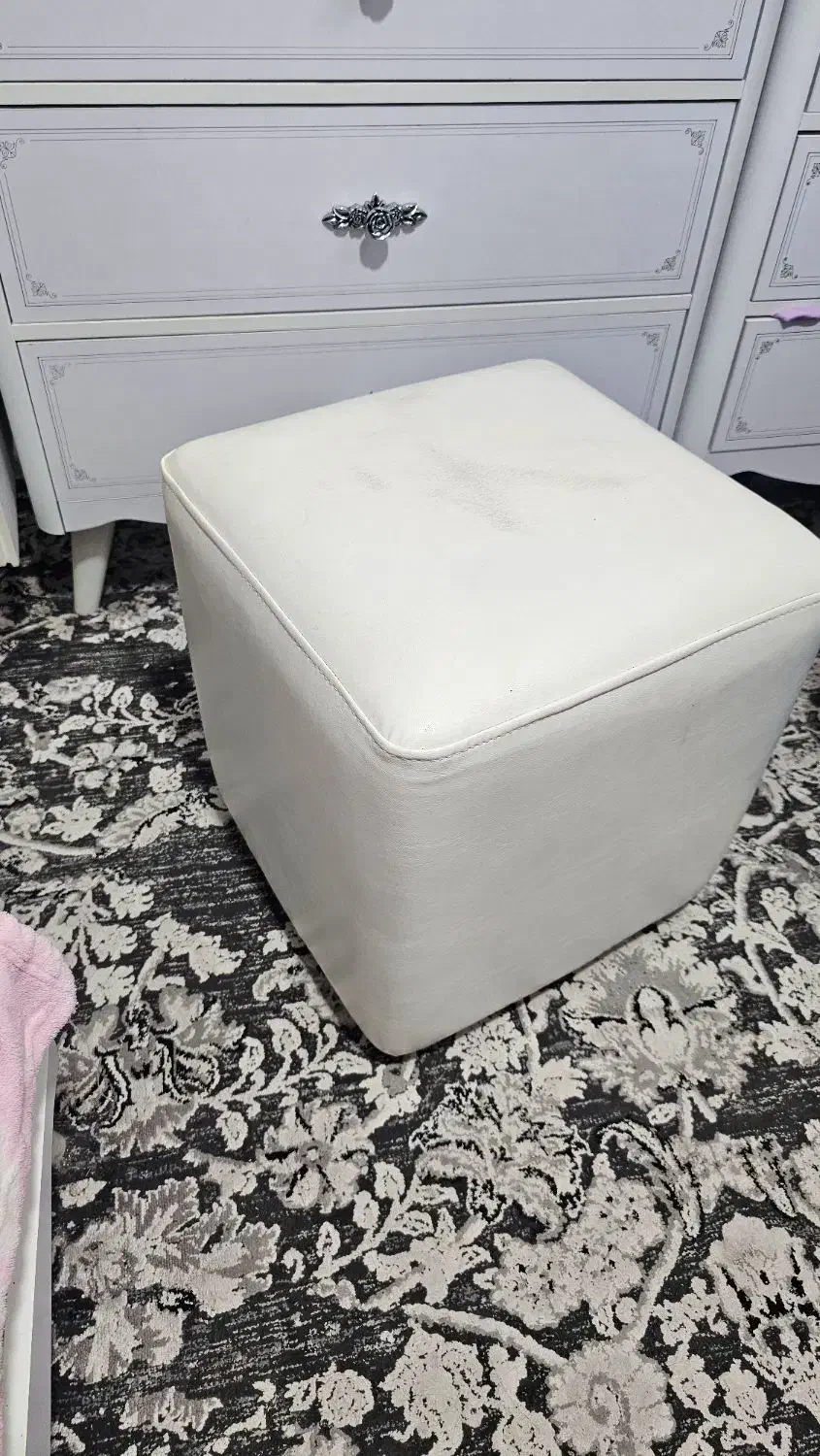 پاف رنگِ سفید سالم|صندلی و نیمکت|گرگان, |دیوار