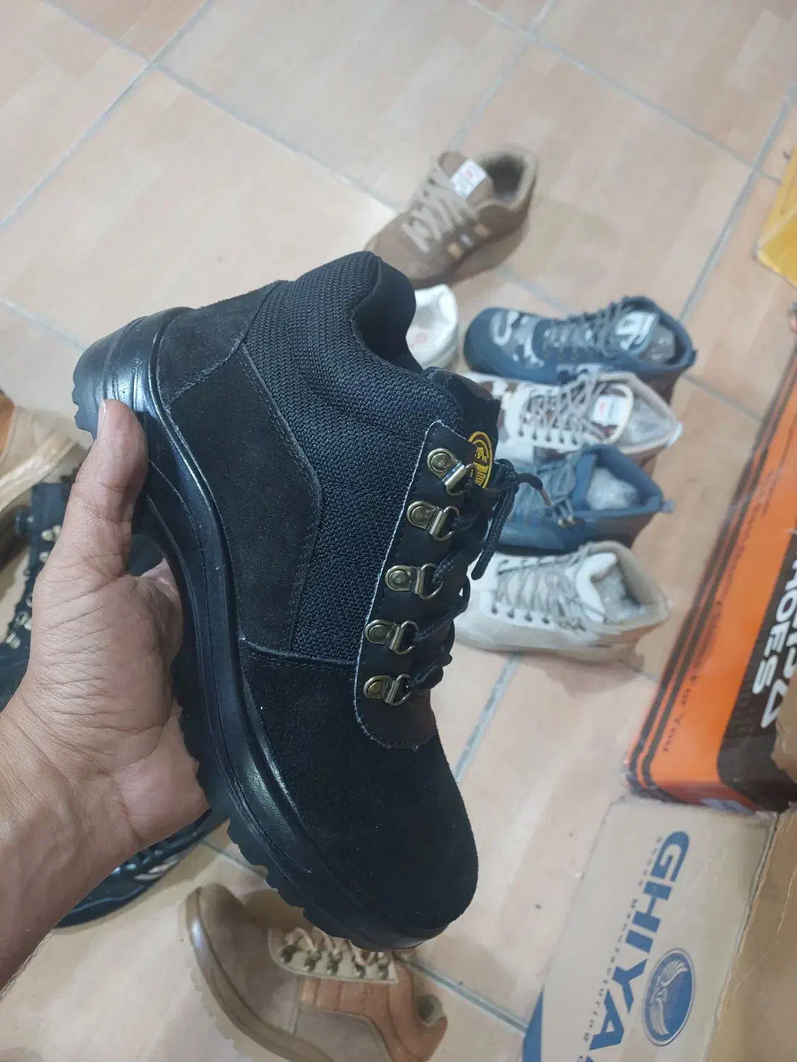 کفش کار و کوهنوردی|کیف، کفش، کمربند|اندیمشک, |دیوار