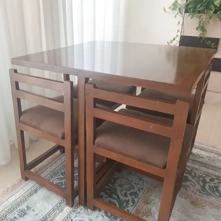 میز و صندلی چوبی|میز و صندلی غذاخوری|سمیرم, |دیوار