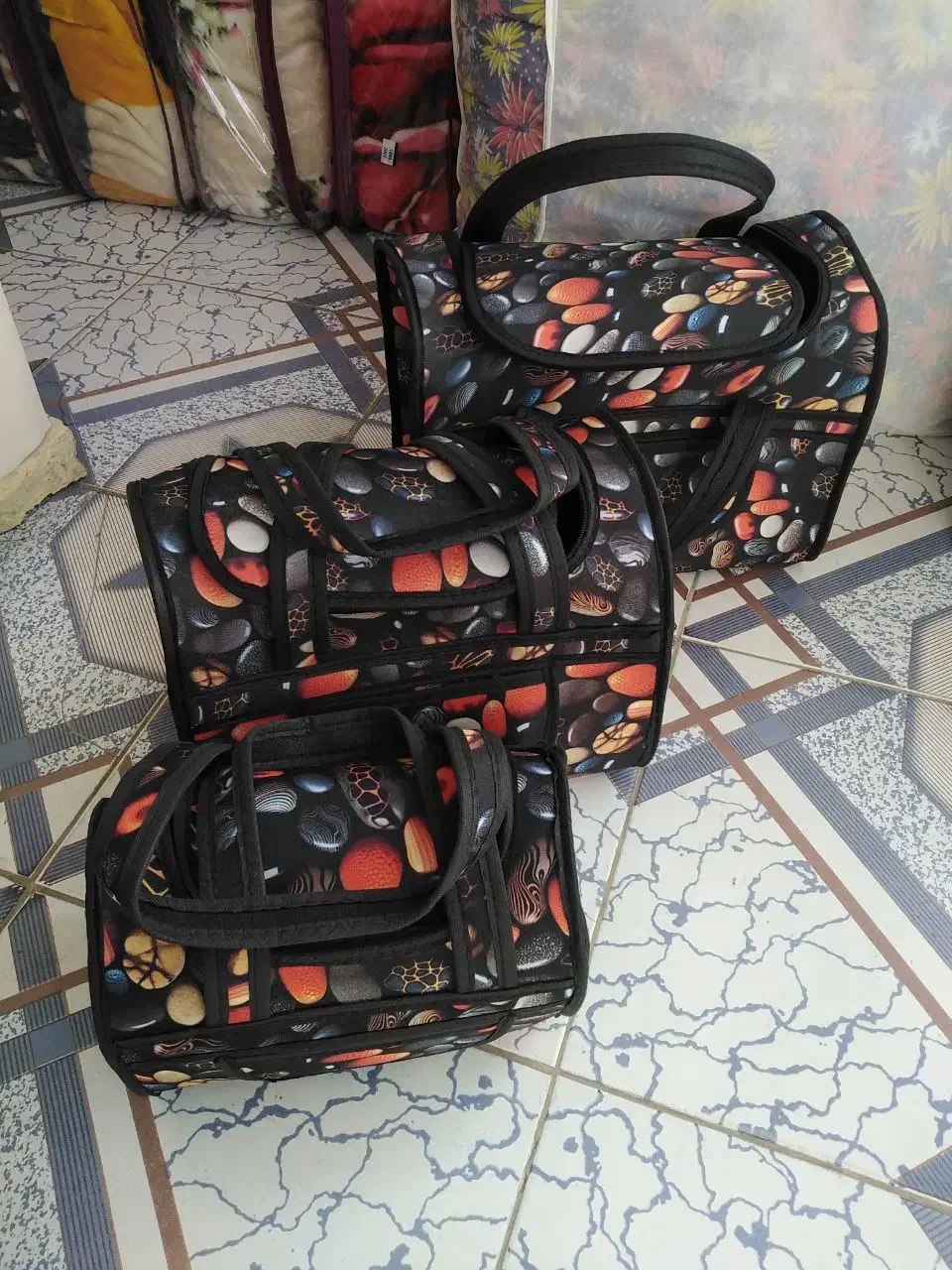 ساک سه تایی|کیف، کفش، کمربند|کاشان, باغ ماجد|دیوار