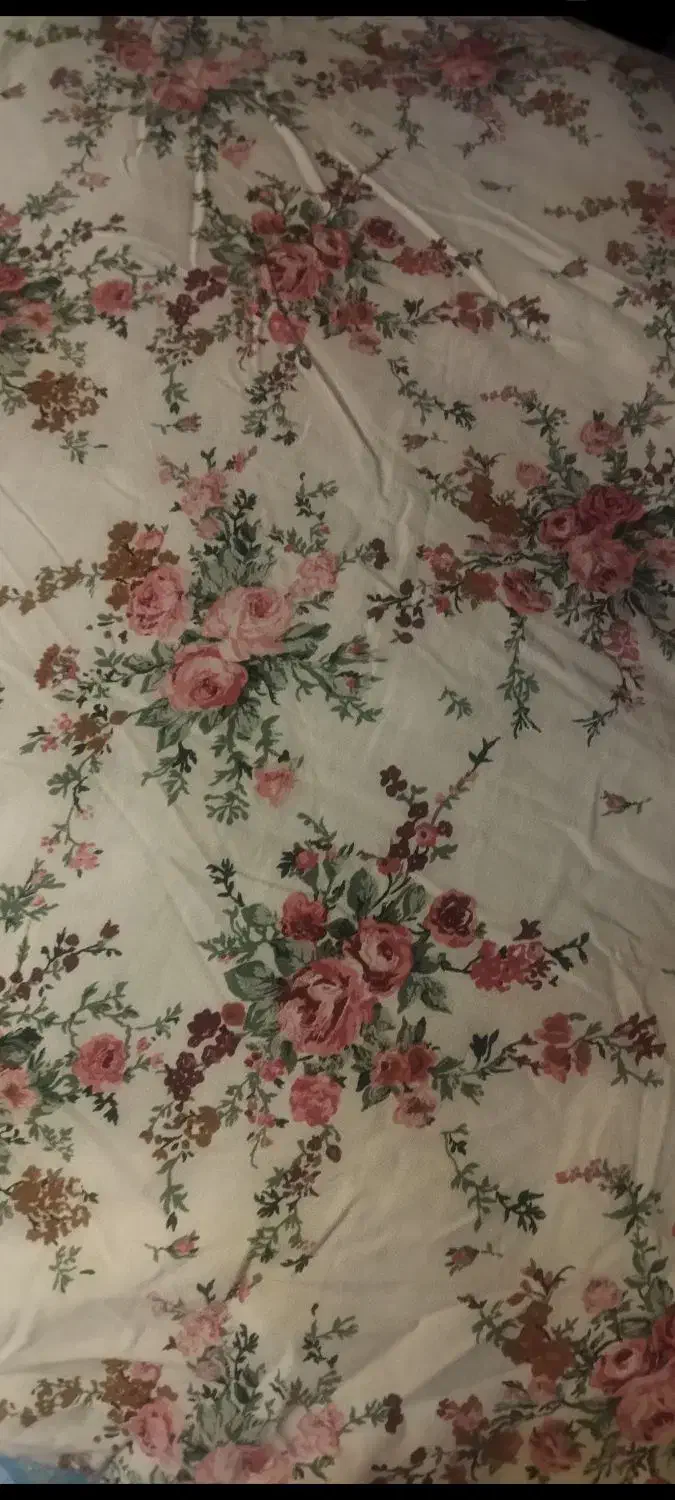 یک عدد لحاف قدیمی سالم موجوده|رختخواب، بالش، پتو|نشتارود, |دیوار