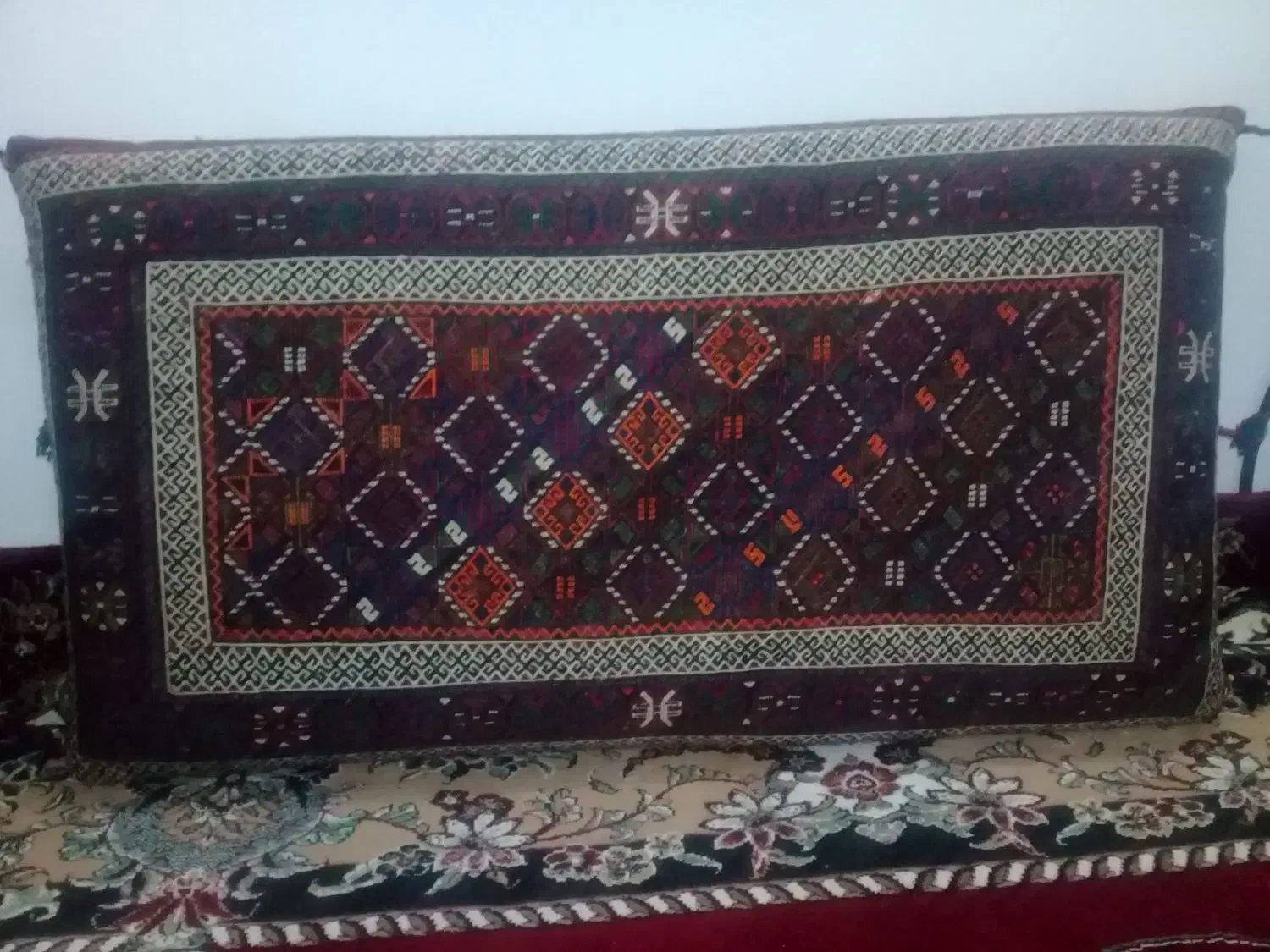 یک جفت پشتی دست بافت|پشتی|بجنورد, |دیوار