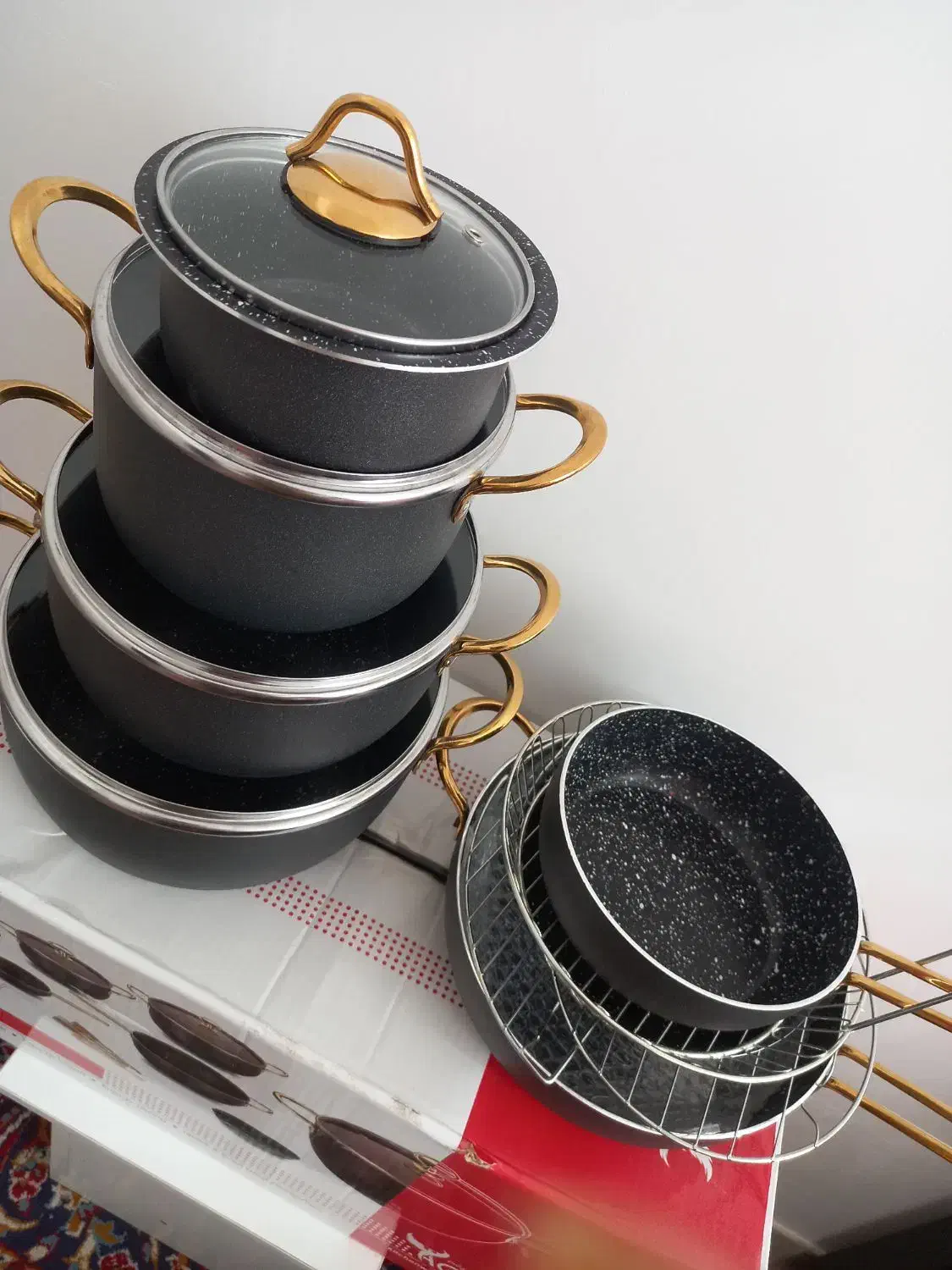 قابلمه گرانیتی|ظروف پخت‌وپز|گلبهار, شهر جدید گلبهار|دیوار