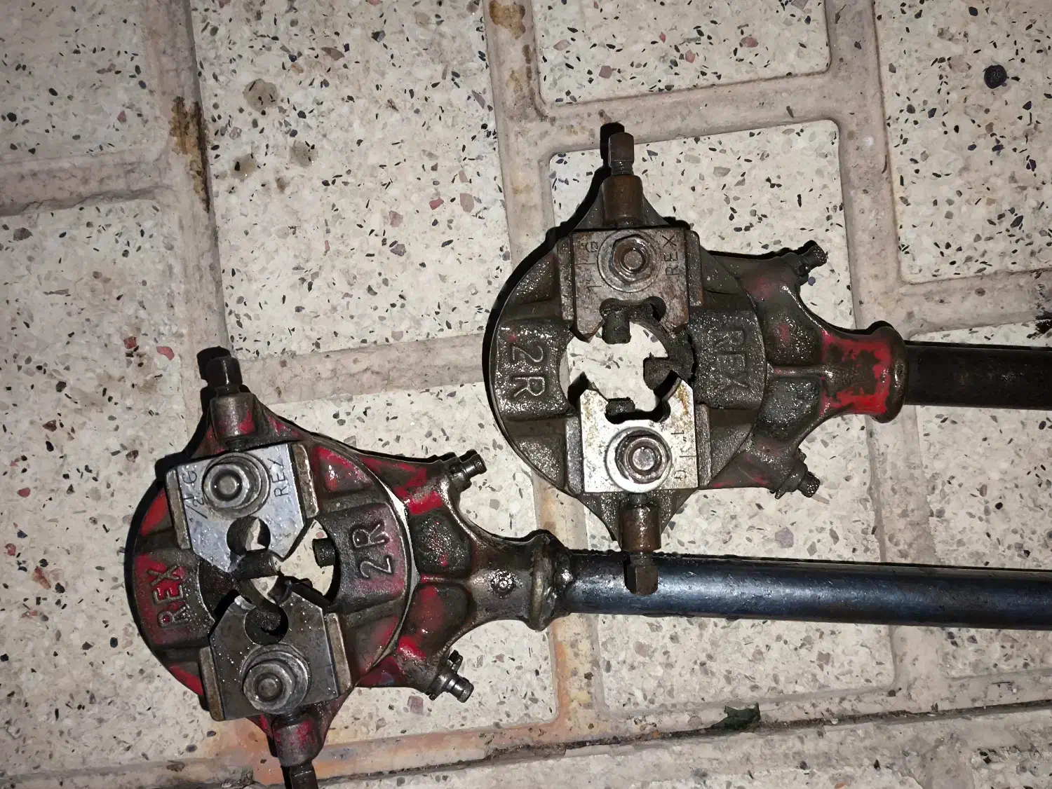 حدیده کن و پرچ لوله|مصالح و تجهیزات ساختمان|اصفهان, سپاهان‌شهر|دیوار