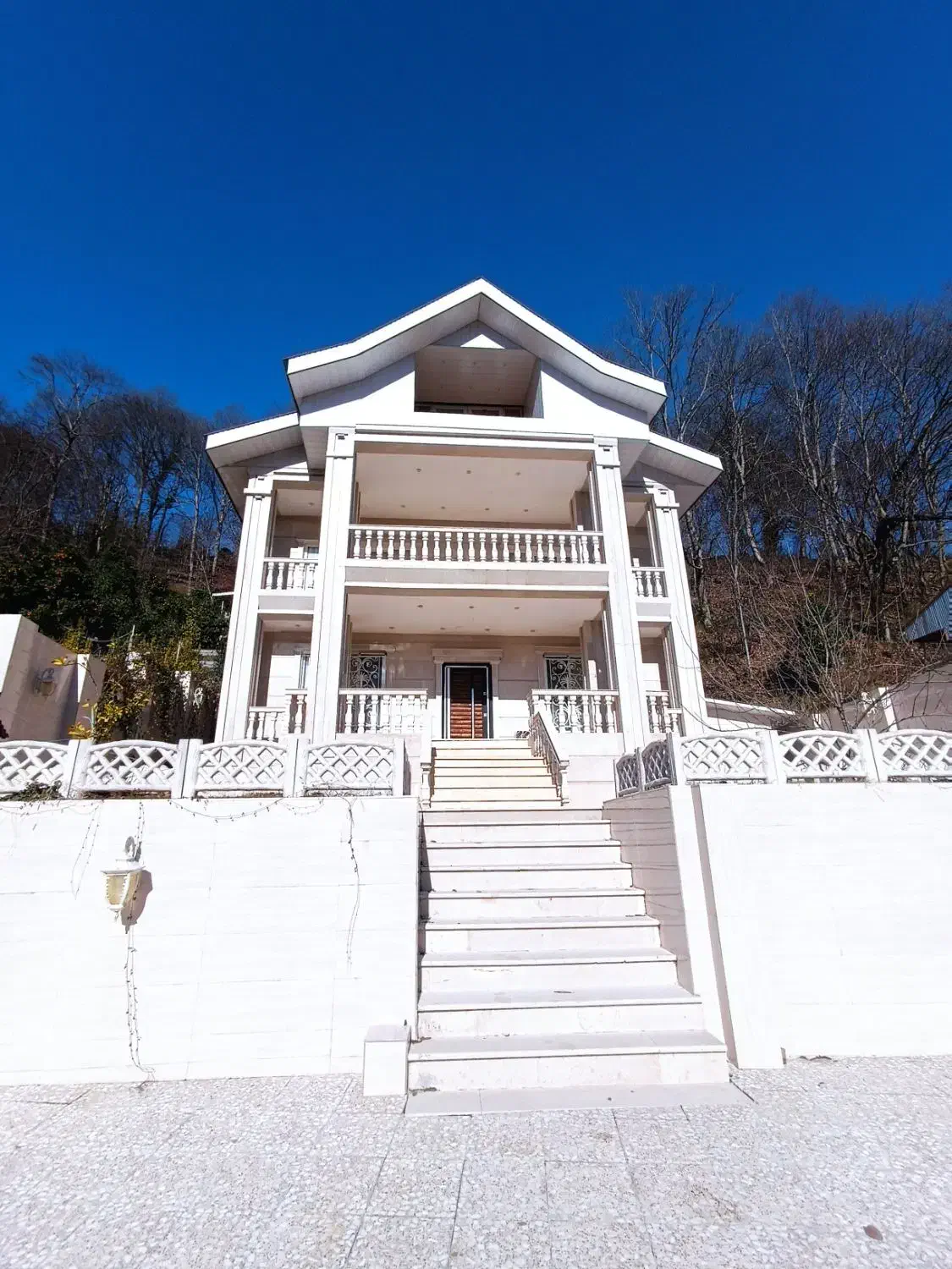 ویلای ۷۰۰ متری سندار لیالمان لاهیجان|فروش خانه و ویلا|لاهیجان, آهندان|دیوار