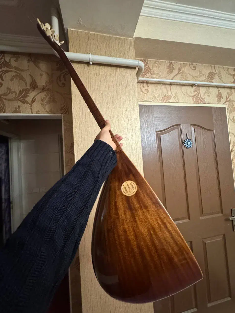 باغلاما دسته بلند اوکتای ییلماز اصل|سازهای سنتی|تبریز, |دیوار