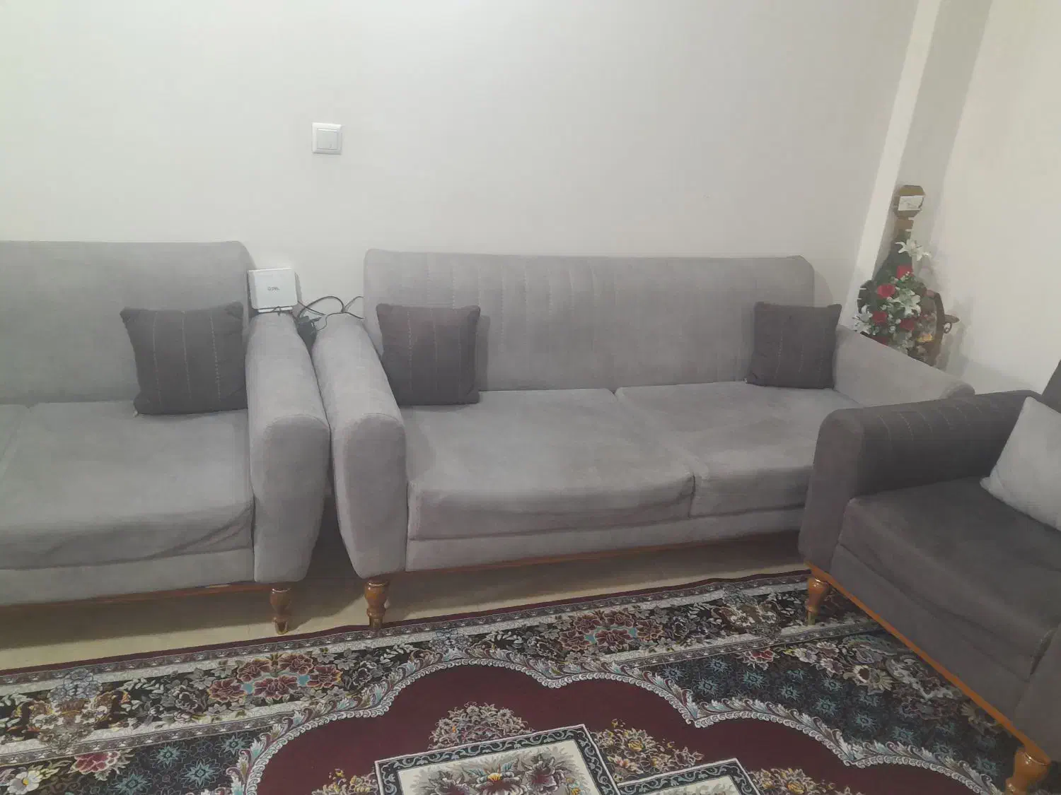 مبل هفت نفر با سه عدد جلومبلی|مبلمان خانگی و میز عسلی|تهران, والفجر (افسریه)|دیوار