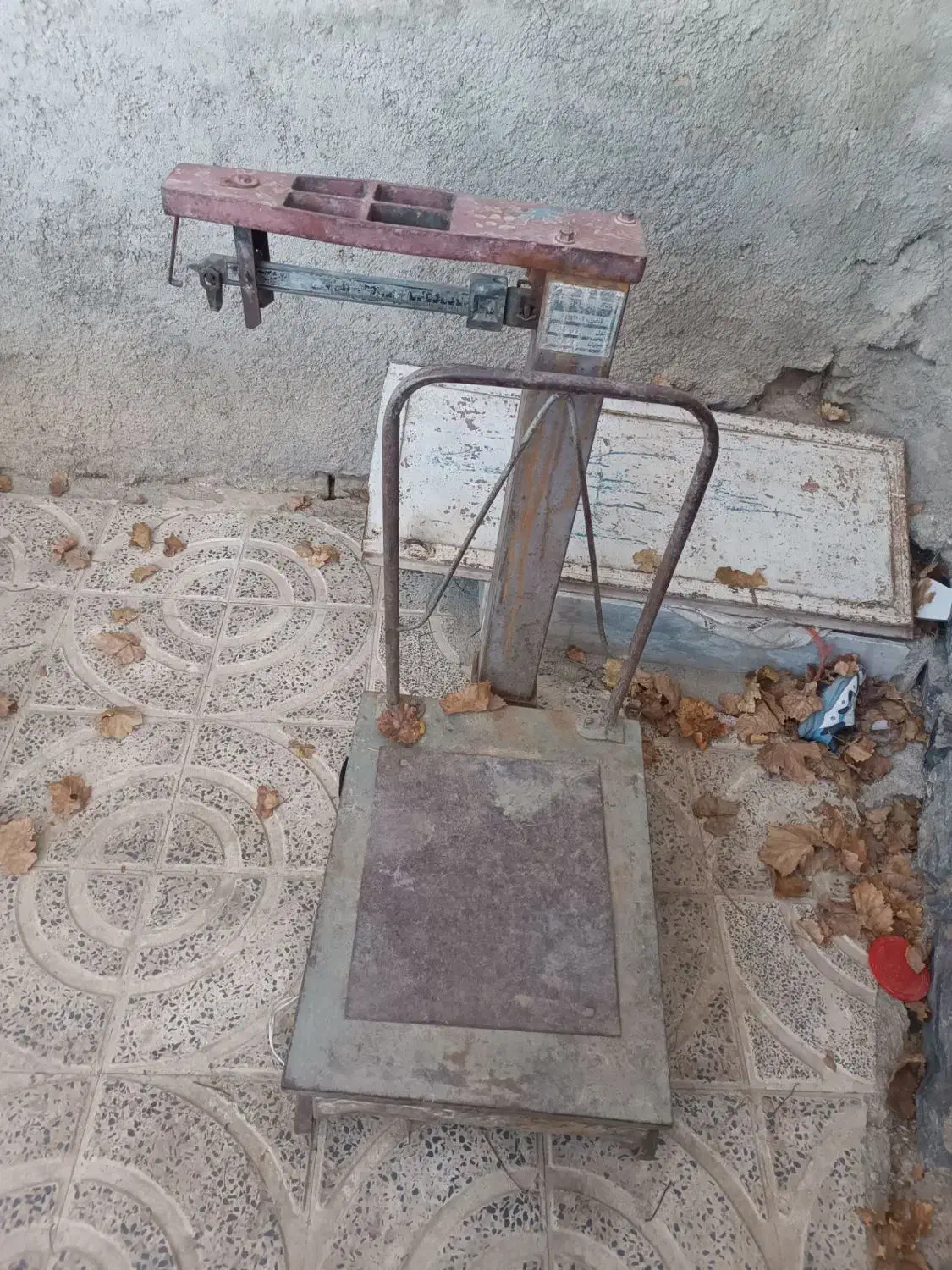 باسکول ترازو|کلکسیون اشیاء عتیقه|نهاوند, |دیوار