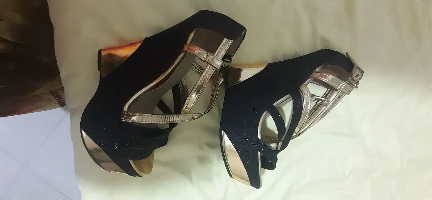 یک جفت کفش مجلسی بسیار شیک|کیف، کفش، کمربند|ملکآباد, |دیوار