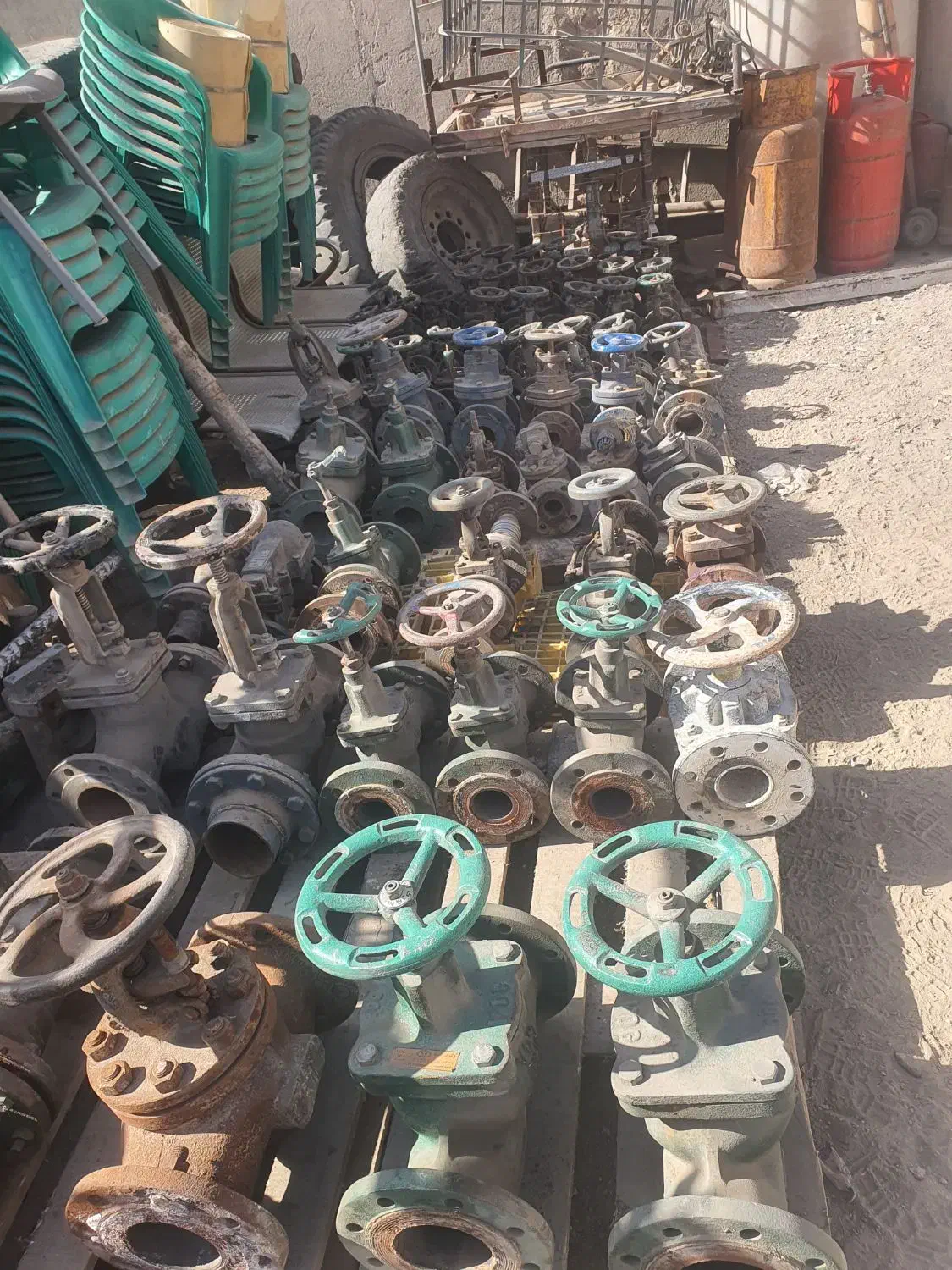 مقداری شیر آلات صنعتی|قطعات و لوازم جانبی رایانه|قم, قلعه صدری|دیوار