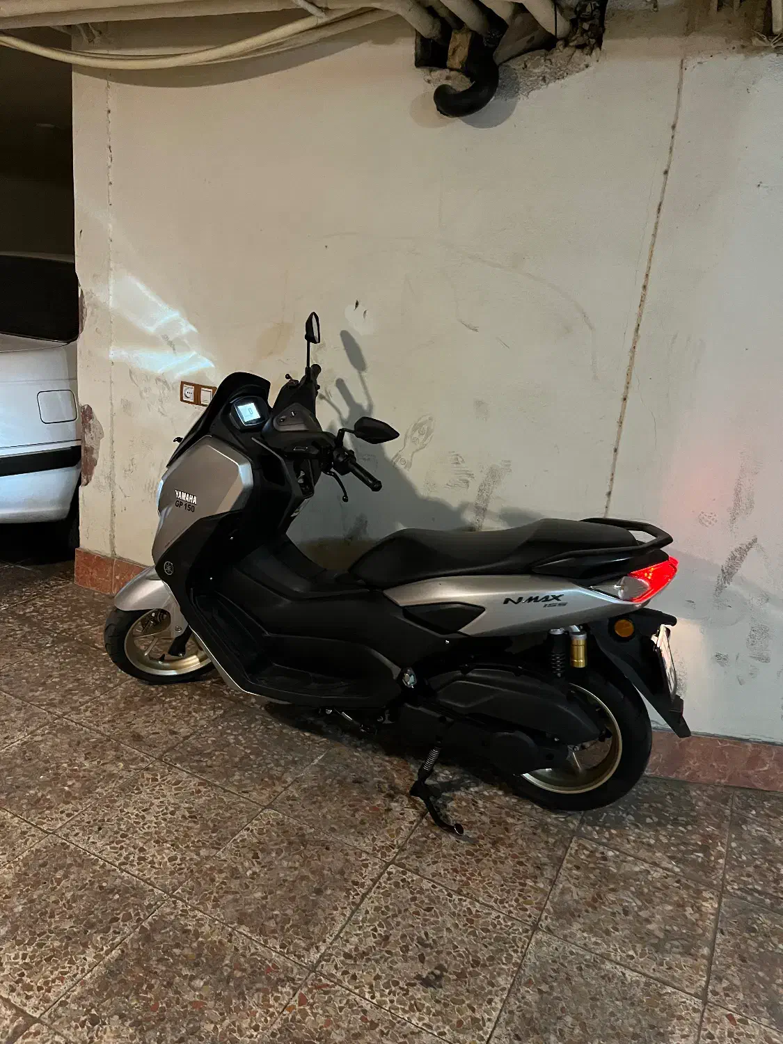 Nmaxکیلس|موتورسیکلت|تهران, درختی|دیوار