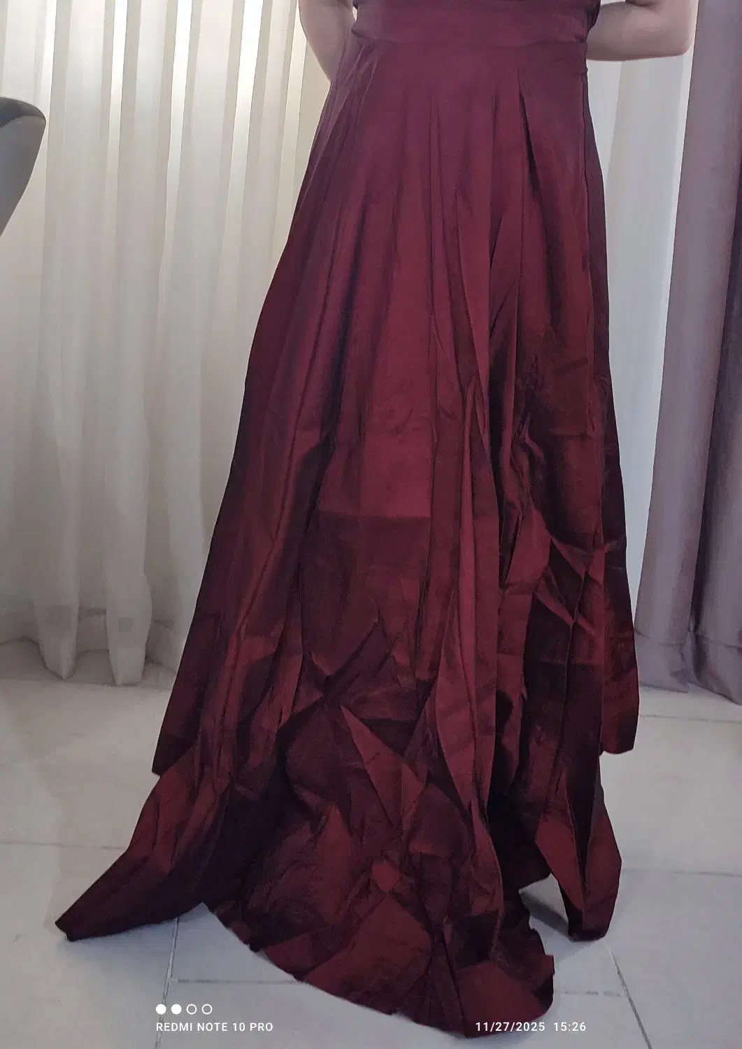 لباس مجلسی زرشکی|لباس|اشتهارد, |دیوار