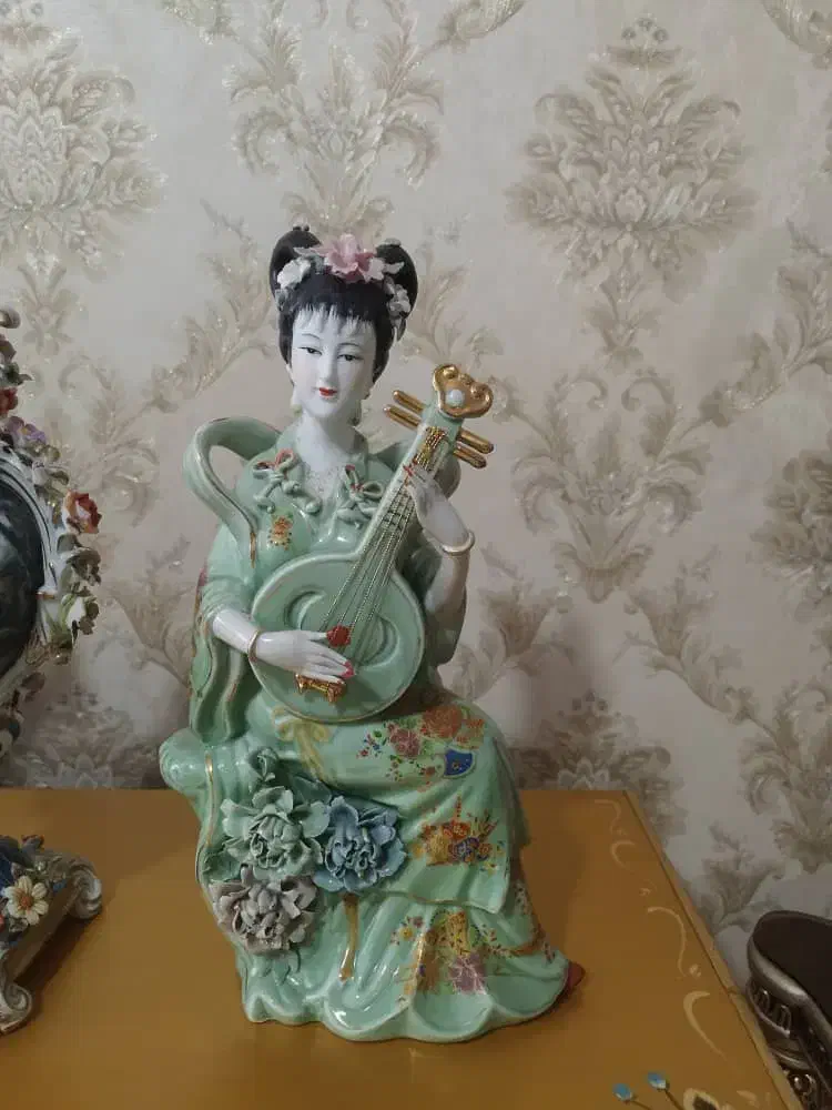 مجسمه|کلکسیون اشیاء عتیقه|کرج, عظیمیه|دیوار