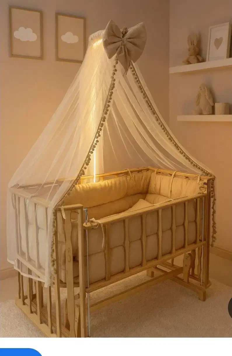 گهواره چوبی کنار تخت مادر|اسباب و اثاث بچه|خوی, |دیوار