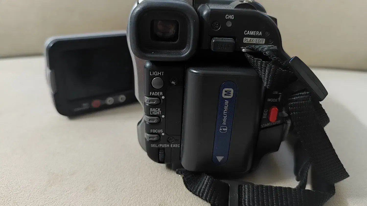 نوهست|دوربین عکاسی و فیلم‌برداری|گلبهار, شهر جدید گلبهار|دیوار