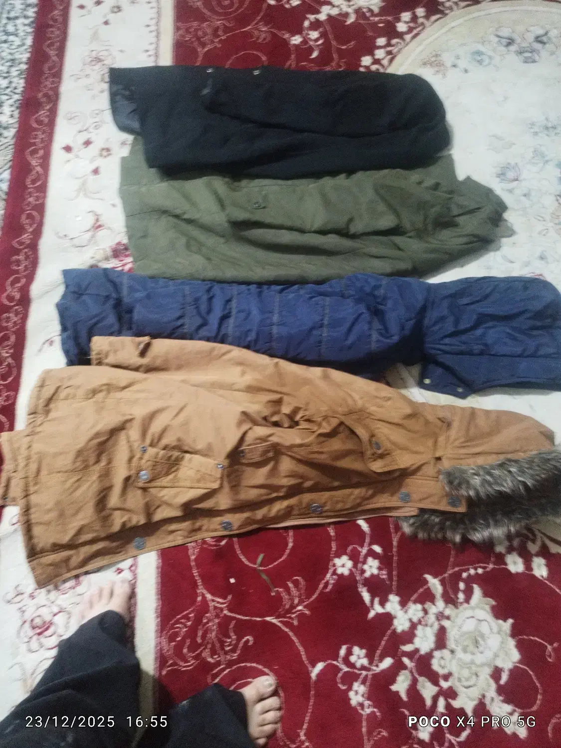 کاپشن|لباس|کارون, |دیوار