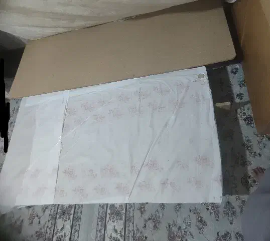 زیر تخت|تخت و صندلی بچه|قم, باغ شریفی|دیوار