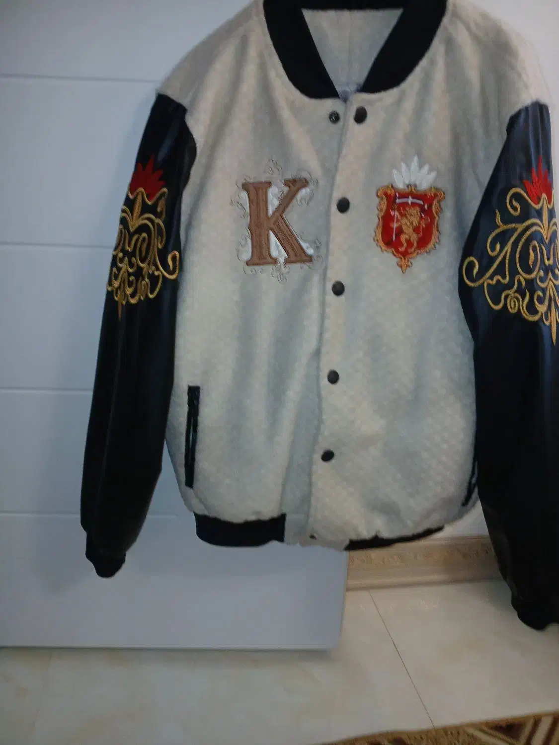 بامبر|لباس|قم, دانشگاه قم|دیوار