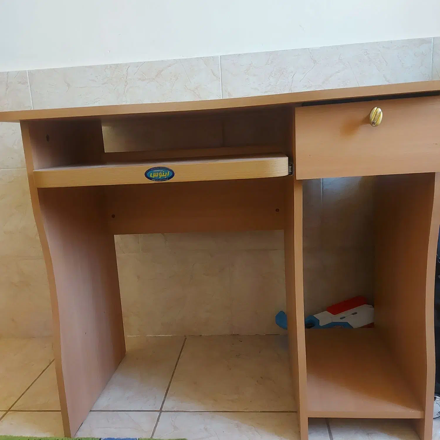 میز تحریر و کامپیوتر|میز تحریر و کامپیوتر|شیراز, زیباشهر|دیوار