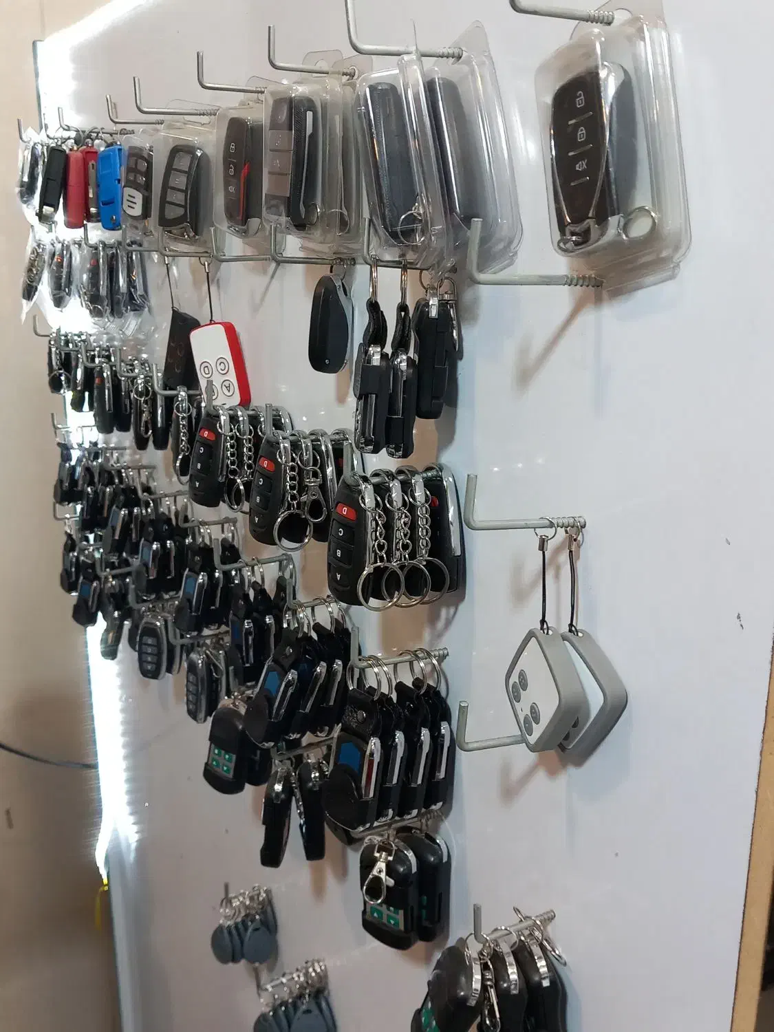 کلیدسازی و قفل منازل بتاخودرو (شبانه و روزی)|خدمات پیشه و مهارت|شیراز, شاه قلی بیگی|دیوار